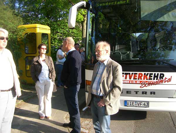 img/galerie/2008/Landtagsbesuch_1/In_Erwartung_der_Schueler.jpg